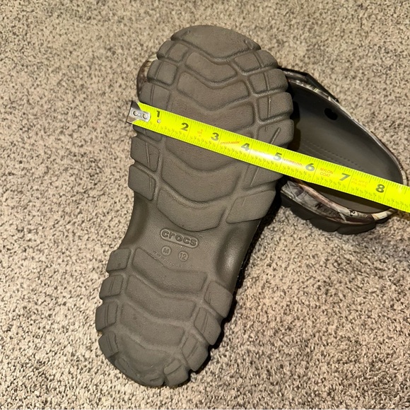 Crocs Shoes Crocs Realtree with adjustable straps
Camouflage Shoes Men's size 12 - Picture 8 of 9